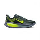 NIKE M VOMERO 18 - SEAWEED/VOLT/CANNON/SANDEDPURPLE